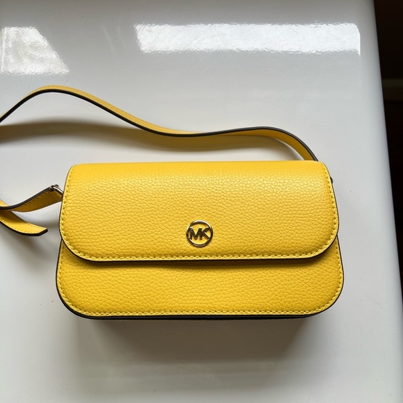 Michael Kors Handbags - Michael Kors Jet Set Travel Crossbody Bag NWOT